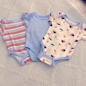 Kyle & Deena bodysuit set/ excellent condition/ 0-3 months/ 🧸 5 for 25 dollars
